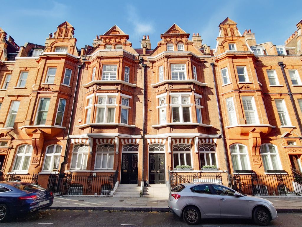 2 bed flat for sale in Draycott Place, Chelsea SW3, £2,000,000