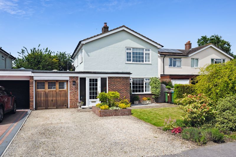 3 bed detached house for sale in Sycamore Close, Long Crendon, Aylesbury HP18, £685,000