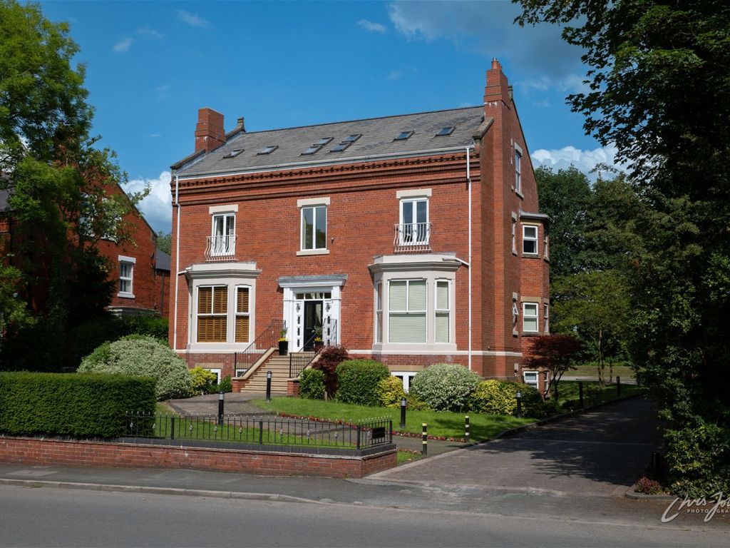 2 bed flat for sale in Wilmslow Road, Alderley Edge, Cheshire SK9, £365,000