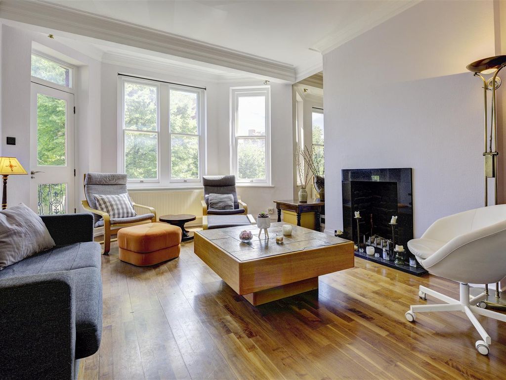 3 bed flat to rent in Ashburnham Mansions, Ashburnham Road, London SW10, £3,142 pcm