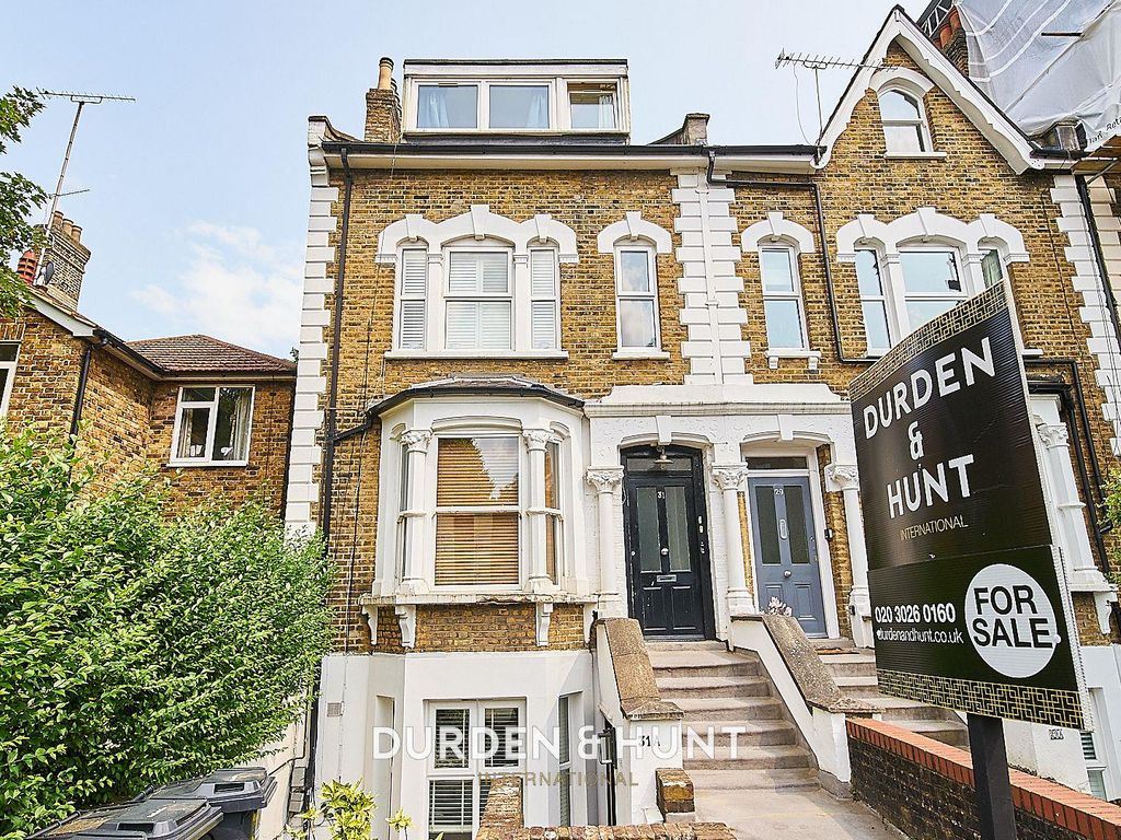 2 bed flat for sale in Hermon Hill, London E11, £400,000