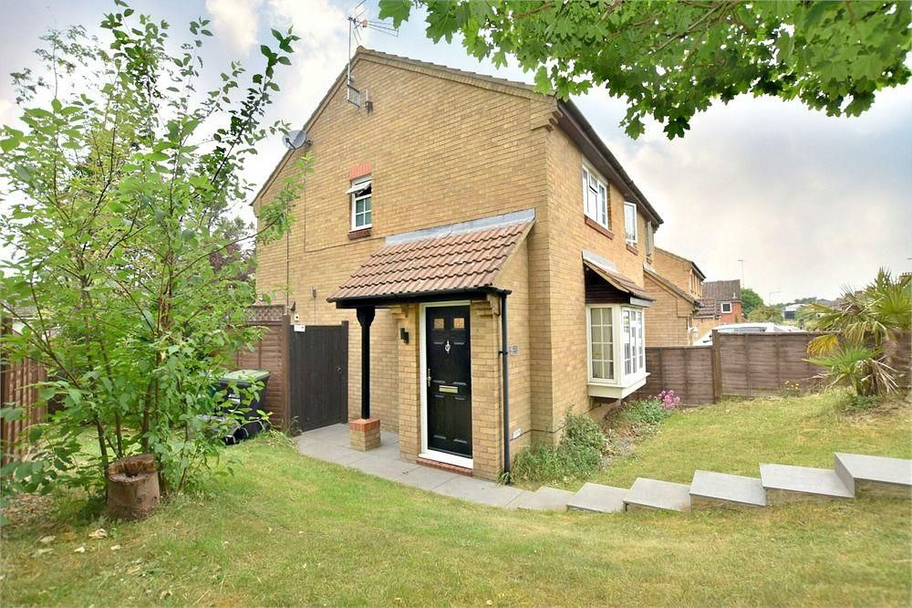 2 bed end terrace house for sale in Station Road, Kings Langley WD4, £400,000