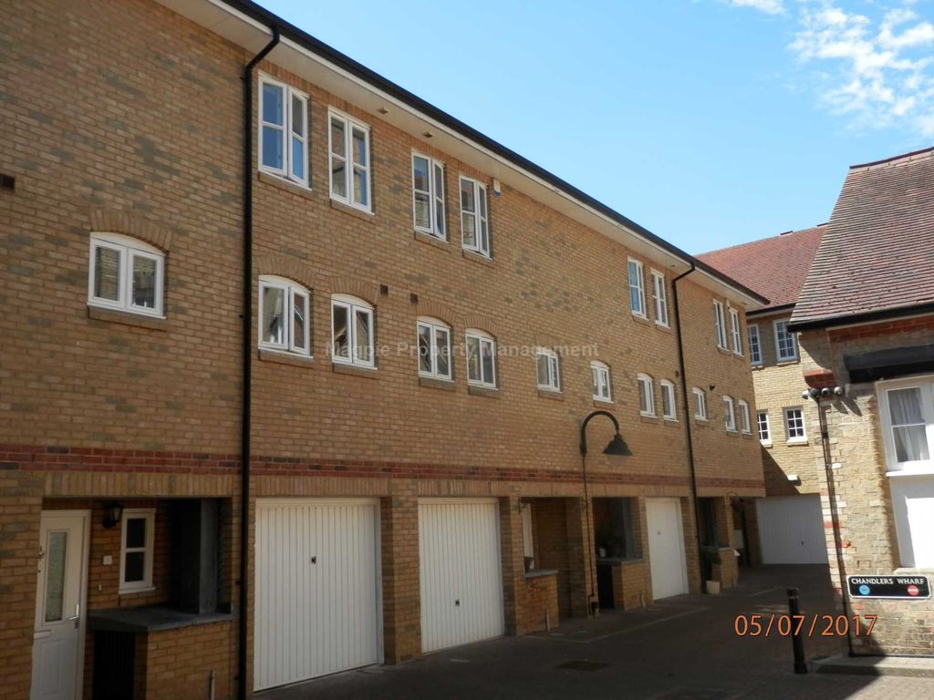 2 bed town house to rent in Chandlers Wharf, St Neots PE19, £1,495 pcm