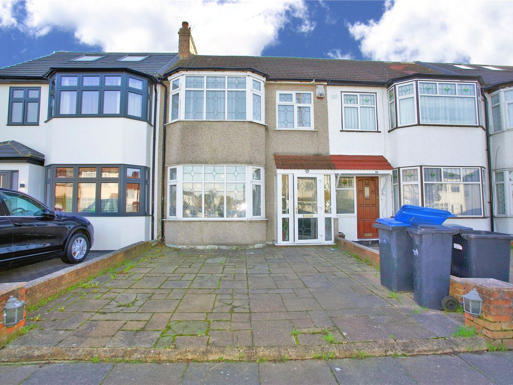 3 bed terraced house for sale in Pembroke Road, London N13, £525,000
