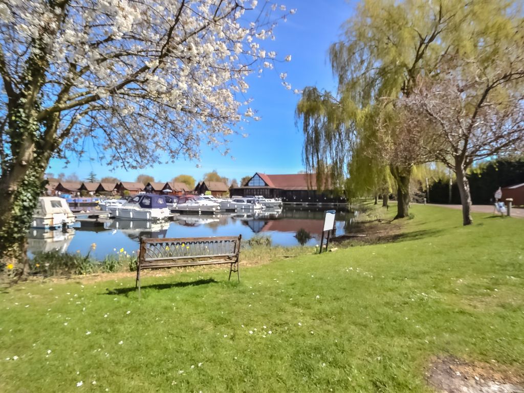 New home, 2 bed houseboat for sale in Mill Road, Buckden, St. Neots PE19, £155,000