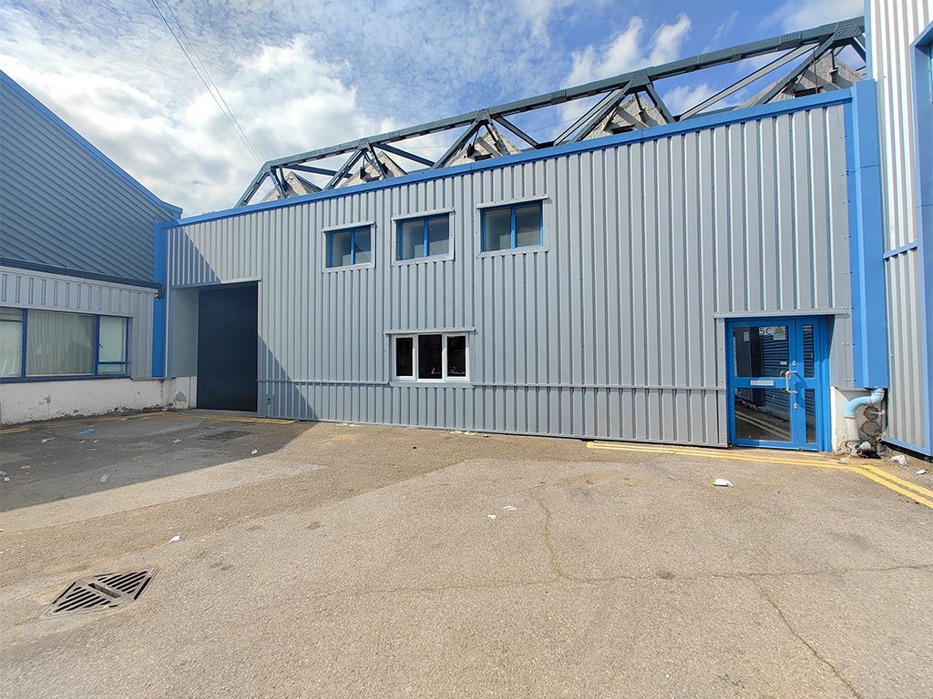 Industrial to let in Heron Trading Estate, Park Royal W3, £112,512 pa