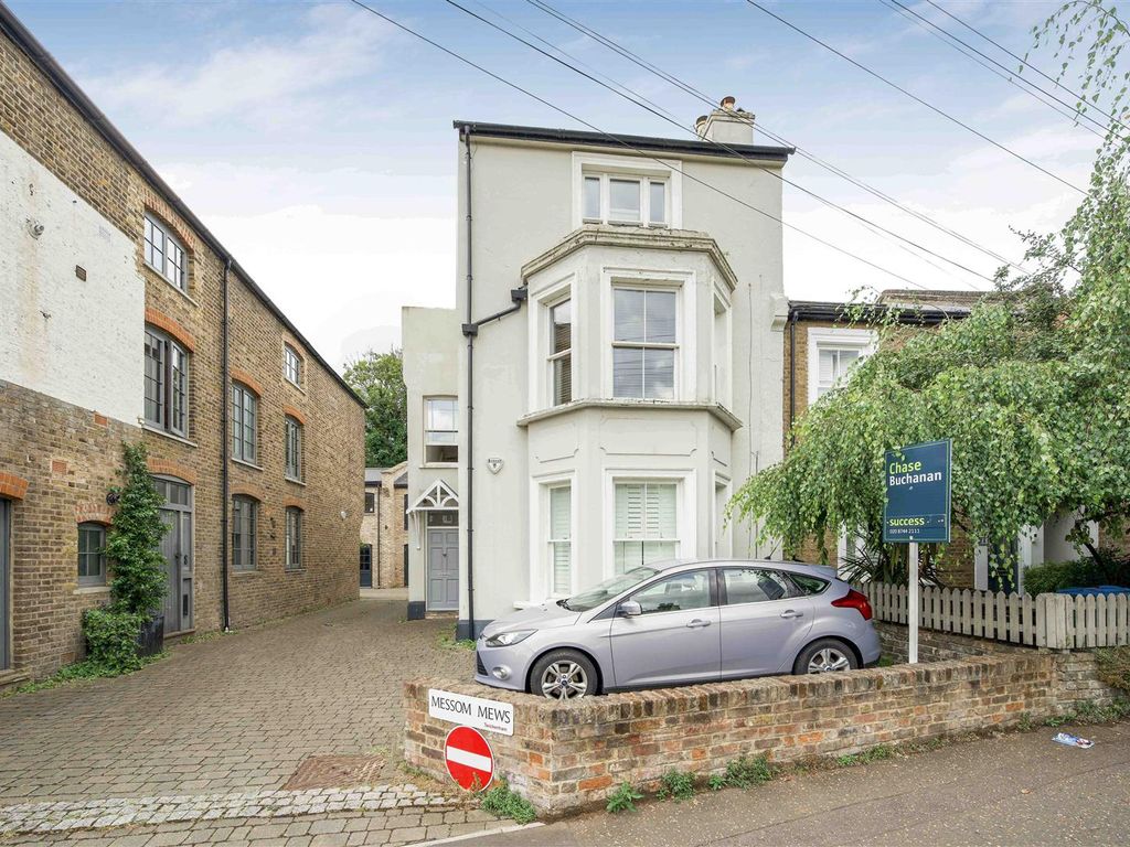 1 bed flat for sale in Grosvenor Road, Twickenham TW1, £400,000