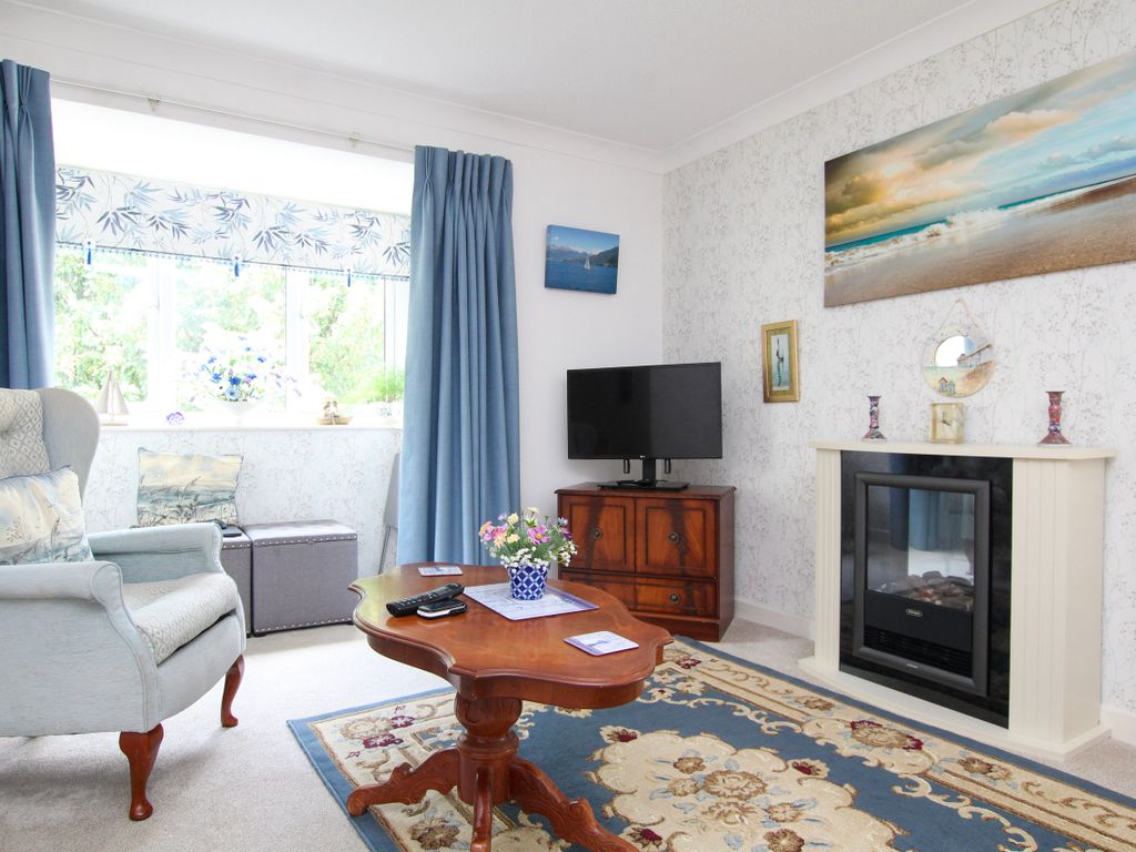 2 bed flat for sale in Gardens Road, Clevedon BS21, £195,000