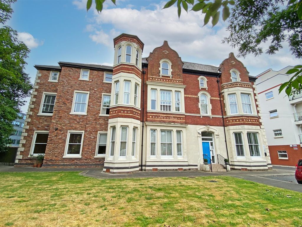 2 bed flat to rent in Poppy Place, Crosby Road North, Waterloo, Liverpool L22, £1,100 pcm
