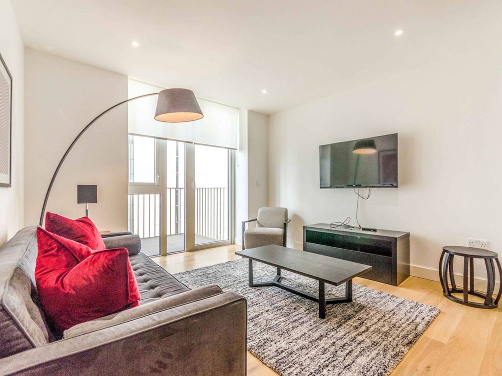1 bed flat for sale in Vaughan Way, St Katharine Docks, London E1W, £750,000
