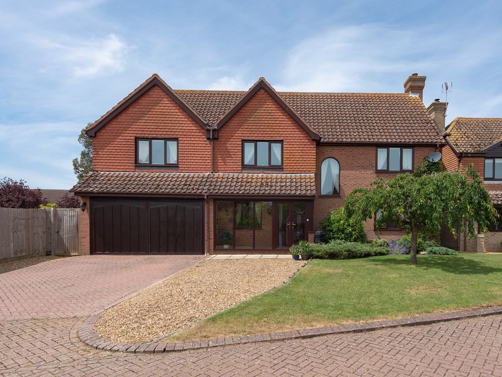 5 bed detached house for sale in Stanbrook Way, Yielden, Bedfordshire MK44, £645,000
