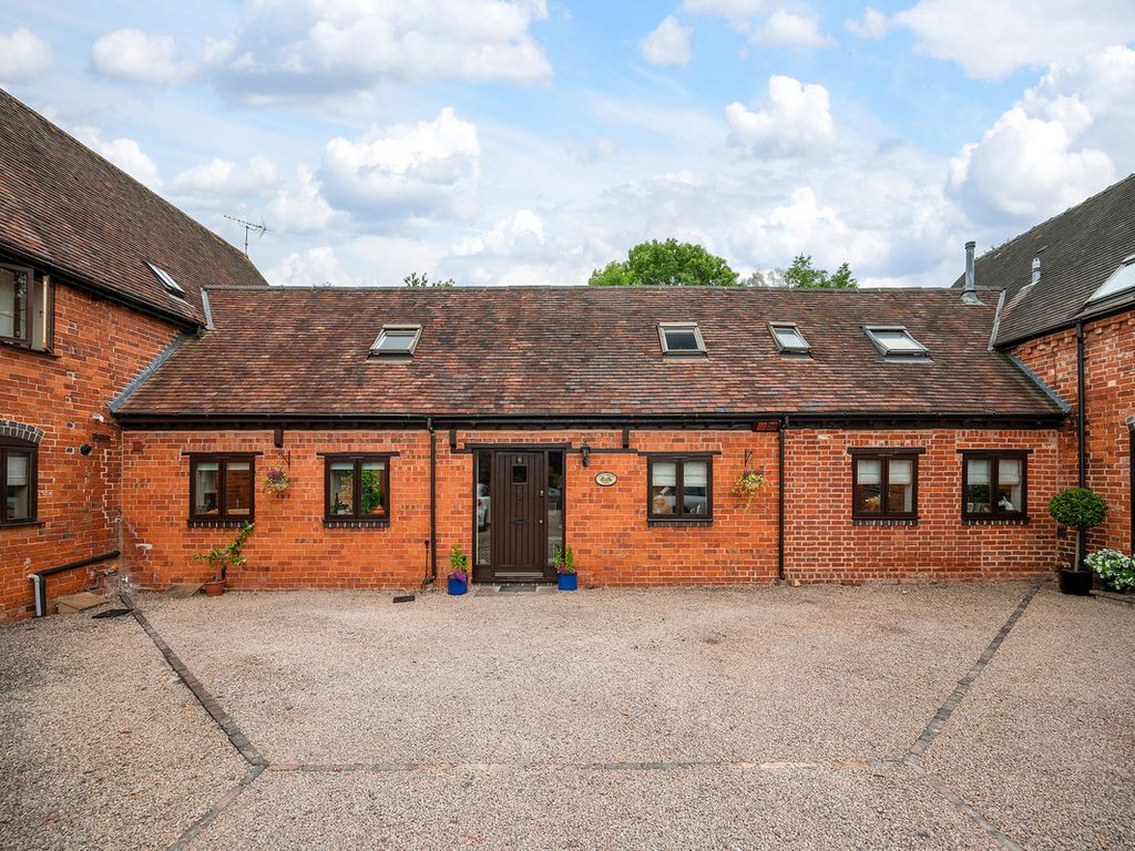 4 bed barn conversion for sale in Salt Way, Nr Feckenham B96, £575,000