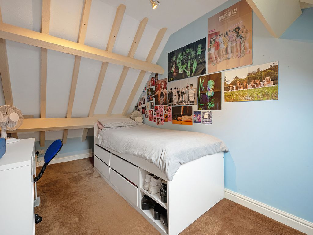 4 bed barn conversion for sale in Salt Way, Nr Feckenham B96, £575,000
