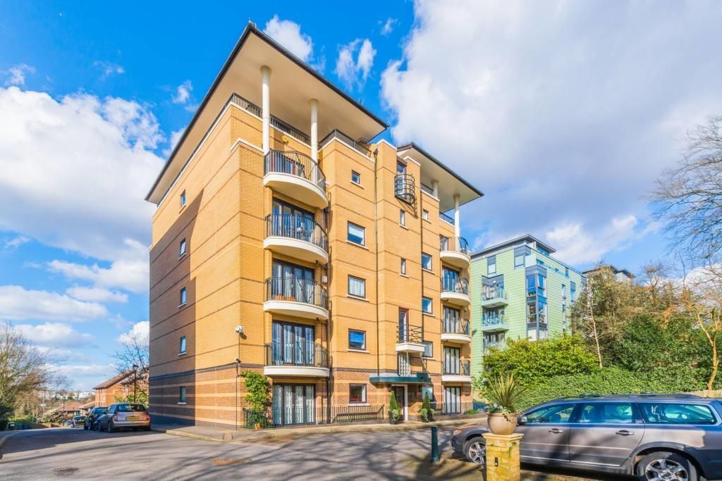 2 bed flat for sale in Highgate, London N6, £700,000