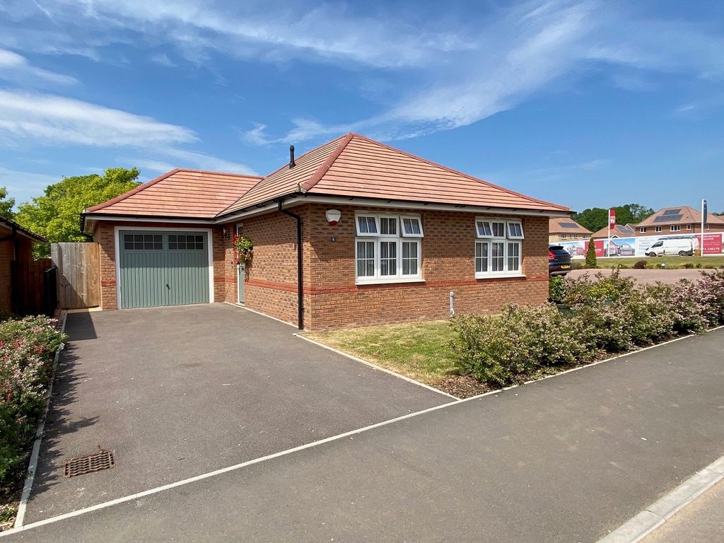 2 bed detached bungalow for sale in Holstein Avenue, Winscombe BS25, £410,000