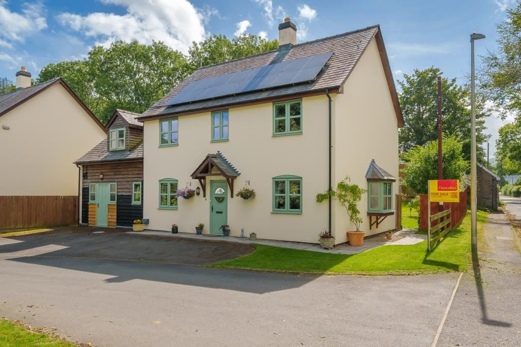 4 bed detached house for sale in New Radnor, Presteigne LD8, £375,000