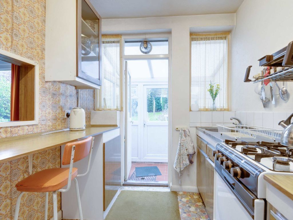 3 bed terraced house for sale in Albert Road, London NW4, £595,000