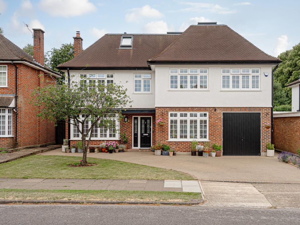 5 bed detached house for sale in Wallace Fields, Epsom KT17, £1,375,000