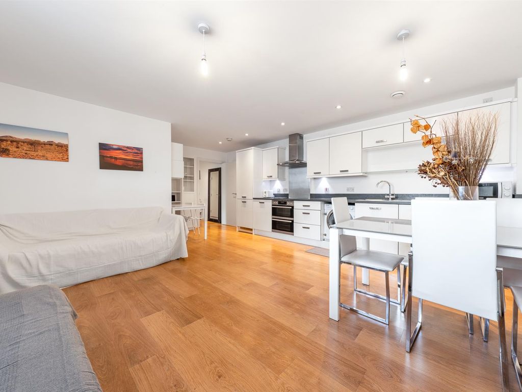2 bed flat for sale in Chamberlayne Road, London NW10, £435,000