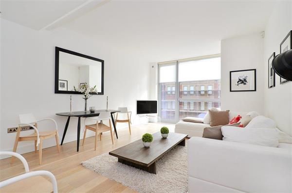 1 bed flat for sale in Chevalier House, Brompton Road, London SW3, £1,600,000