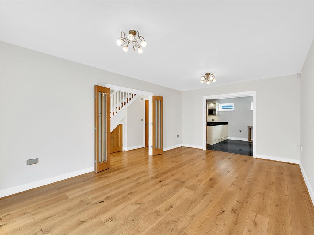 2 bed mews house for sale in Ravens Gate Mews, Shortlands BR2, £450,000