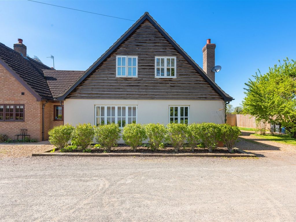 4 bed detached house for sale in The Fen, Fenstanton, Cambridgeshire, Sat Nav: PE28, £700,000