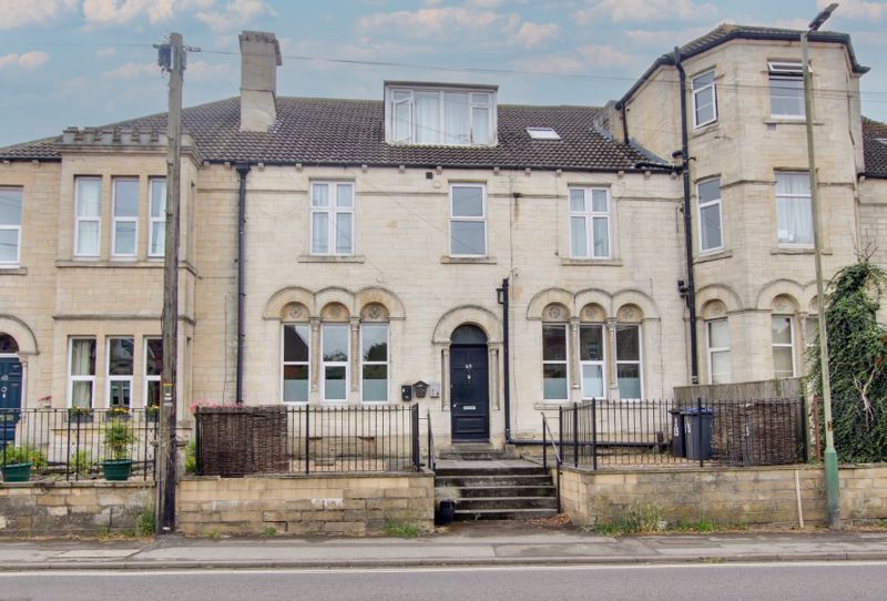 2 bed flat to rent in Wingfield Road, Trowbridge BA14, £1,050 pcm