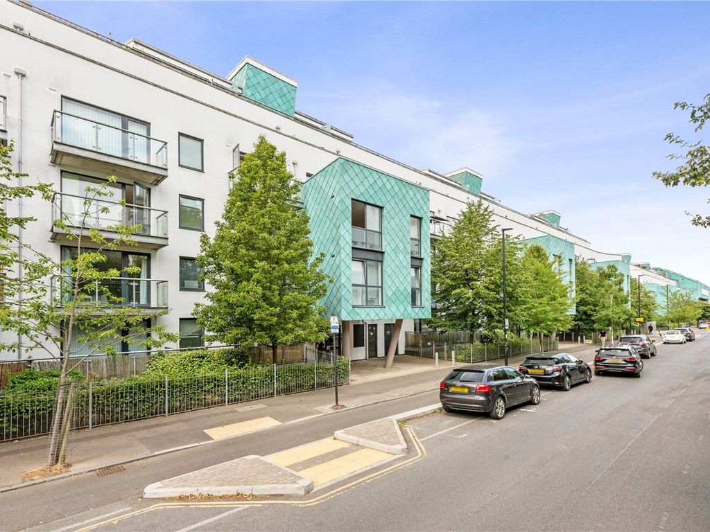 2 bed flat for sale in Drayton Park, London N5, £575,000