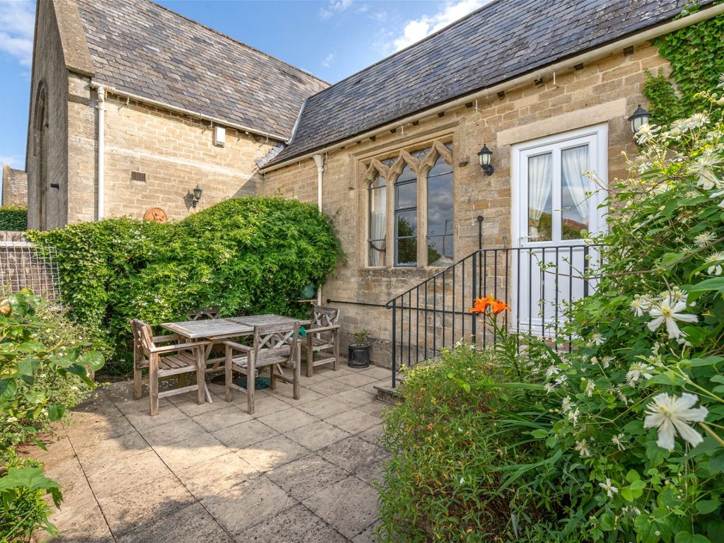 2 bed end terrace house for sale in Charlton Road, Tetbury GL8, £545,000