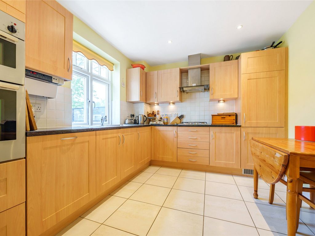 3 bed end terrace house for sale in Bramley, Guildford, Surrey GU5, £640,000