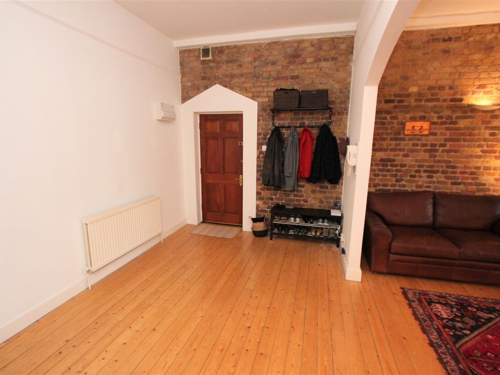 2 bed flat for sale in Telfords Yard, Wapping, London E1W, £925,000