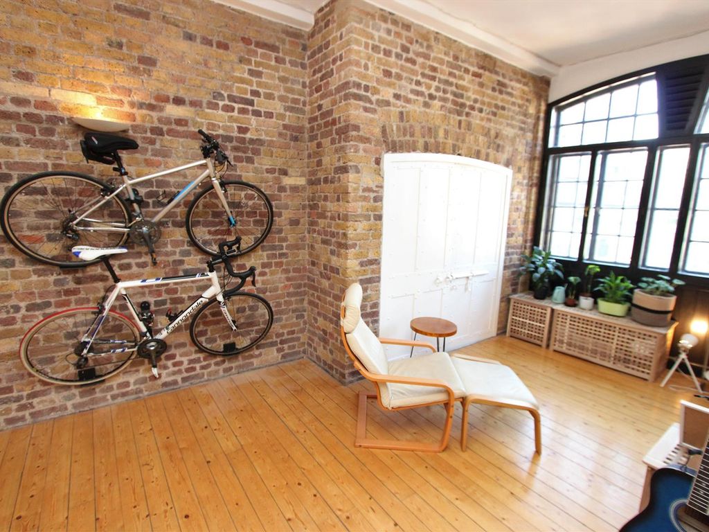 2 bed flat for sale in Telfords Yard, Wapping, London E1W, £925,000