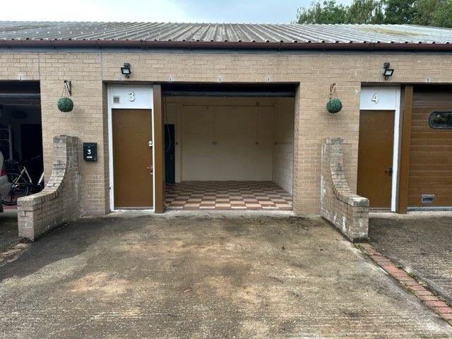 Light industrial to let in Lon Parcwr, Ruthin LL15, £3,840 pa