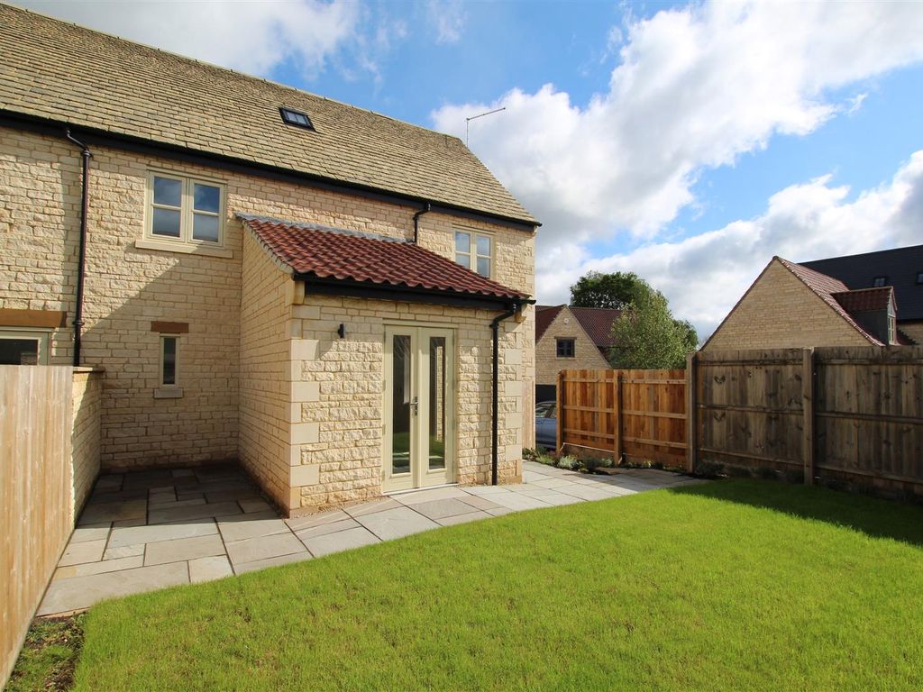 4 bed end terrace house for sale in Longbarn Mews, Ketton PE9, £435,000
