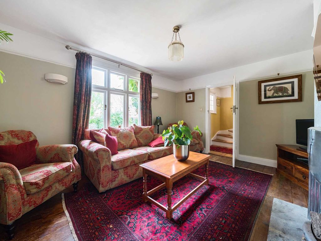 3 bed detached house for sale in Church End, Biddenham MK40, £650,000