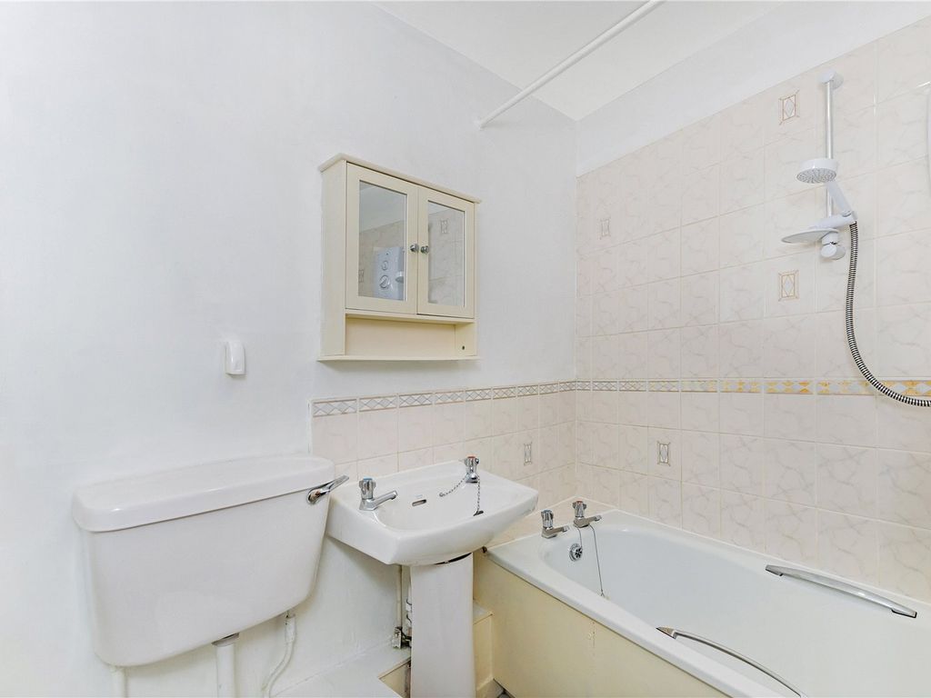 2 bed flat for sale in Hawkhill, Dundee DD2, £130,000
