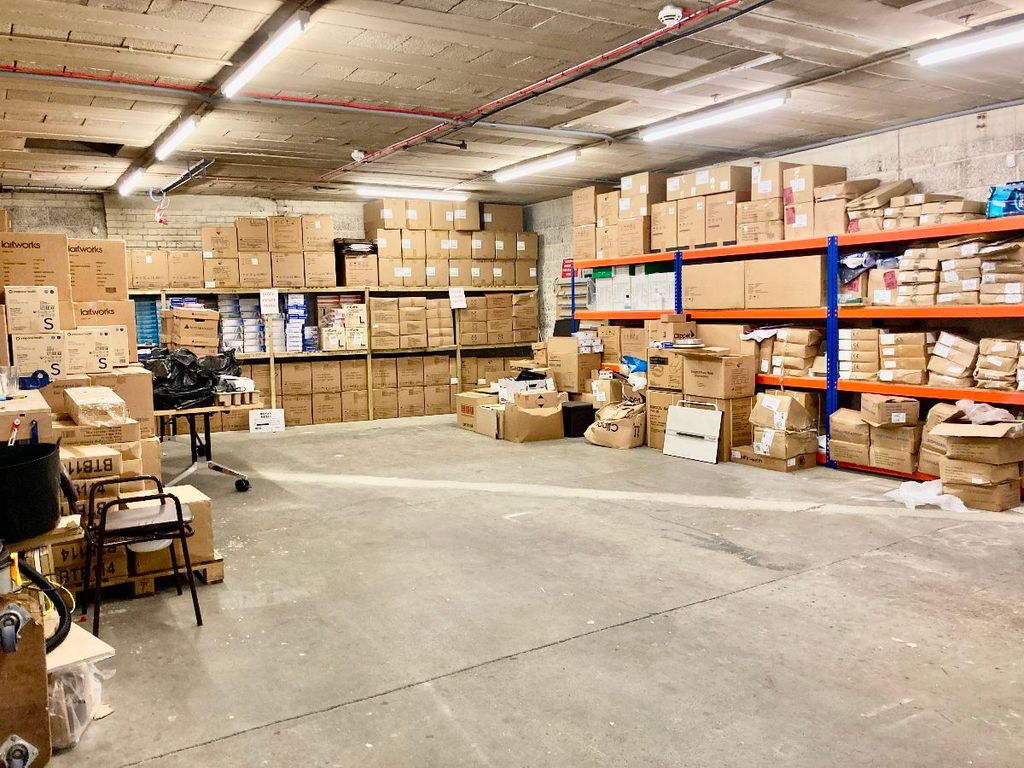 Warehouse to let in Maldon Road, Romford RM7, £12,000 pa