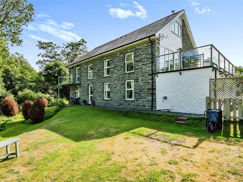 5 bed detached house for sale in Station Road, Castell Newydd Emlyn, Station Road, Newcastle Emlyn SA38, £475,000