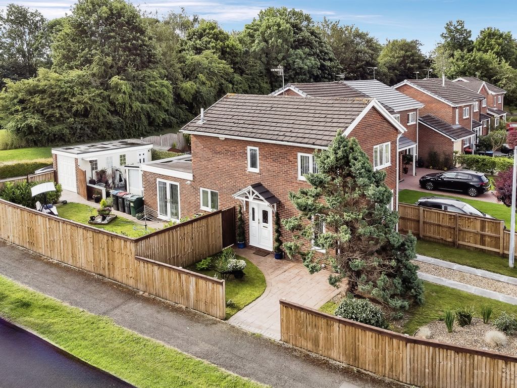 4 bed detached house for sale in Dee Road, Mickle Trafford, Chester CH2, £360,000