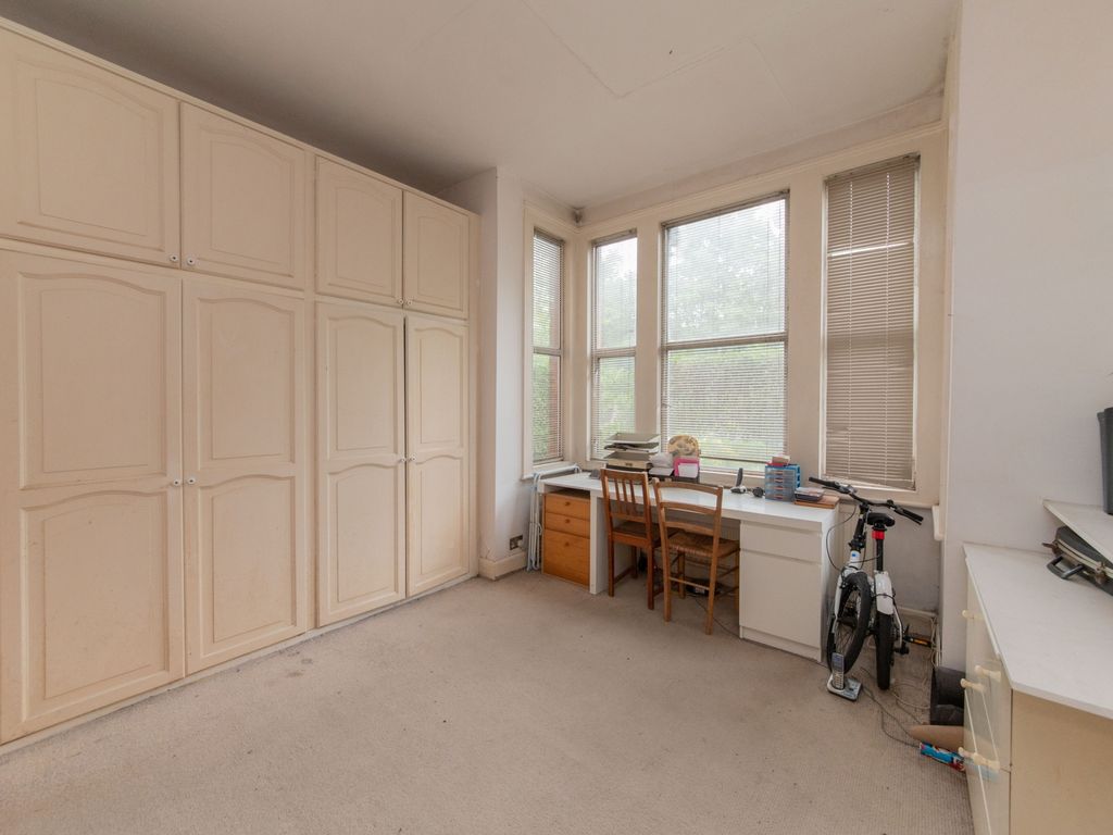 2 bed flat for sale in Archway Road, Highgate N6, £550,000