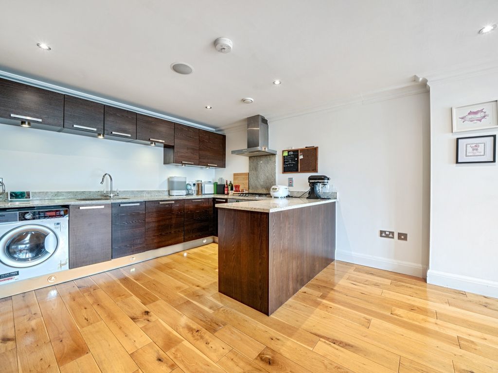 2 bed flat for sale in Constable Mews, Bromley BR1, £350,000