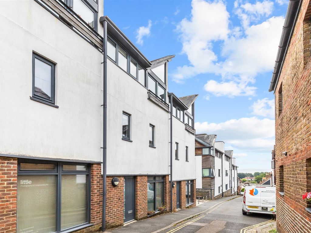 1 bed town house for sale in St. Nicholas Lane, Lewes BN7, £375,000