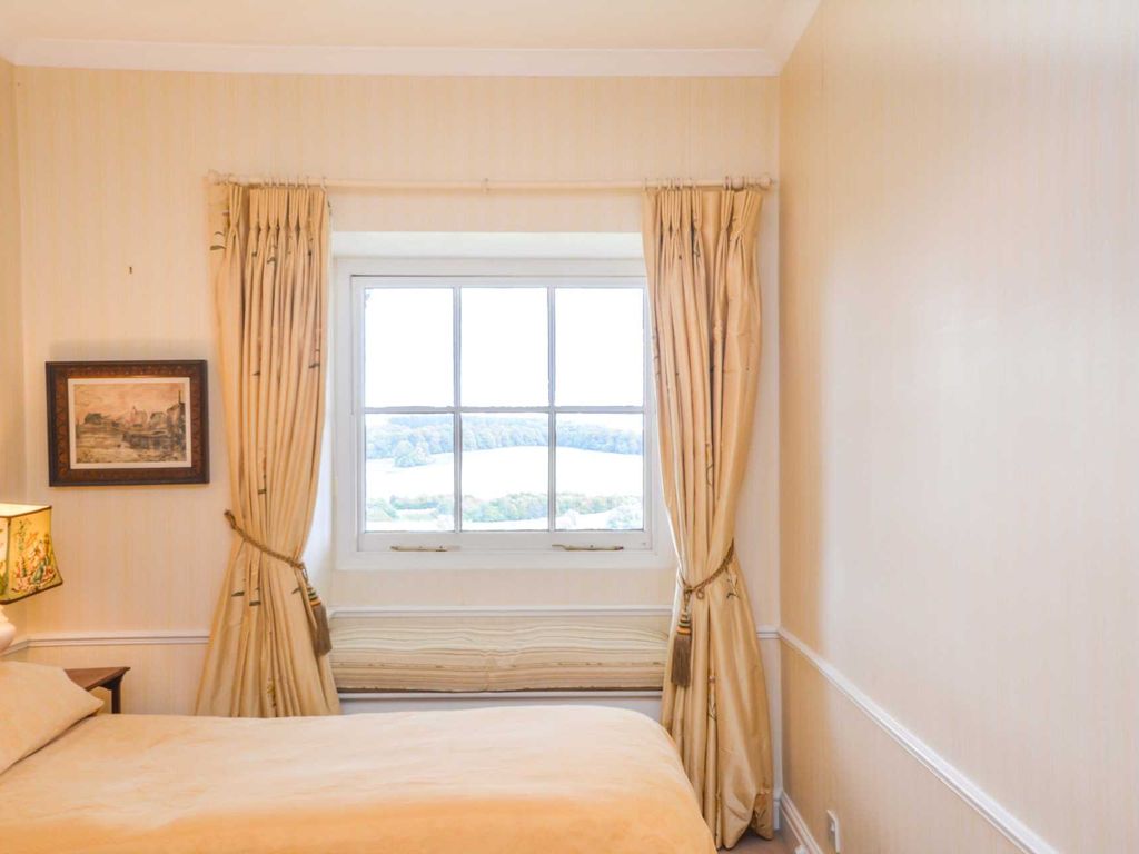 3 bed flat for sale in Missenden Road, Amersham HP7, £649,000