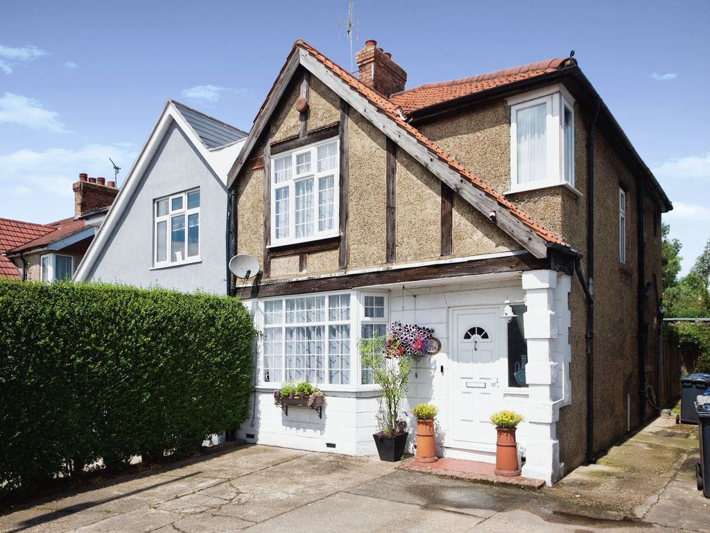 3 bed semi-detached house for sale in Great North Way, Hendon, London NW4, £600,000