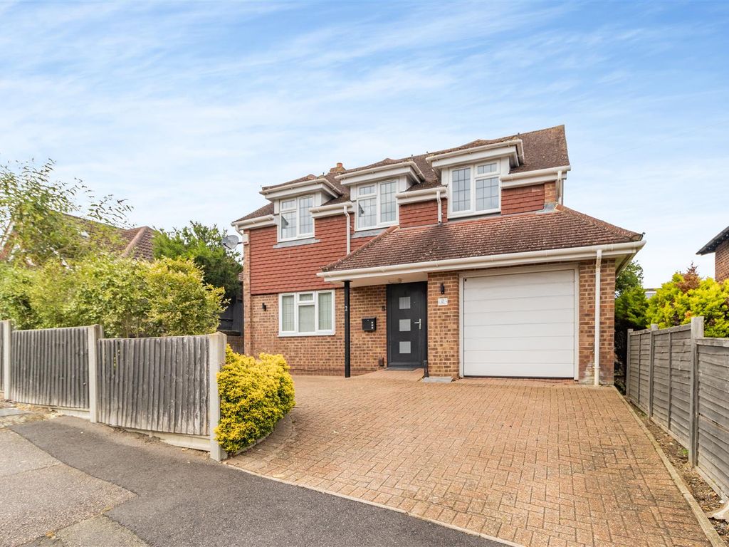 3 bed detached house for sale in Furze View, Chorleywood, Rickmansworth WD3, £795,000