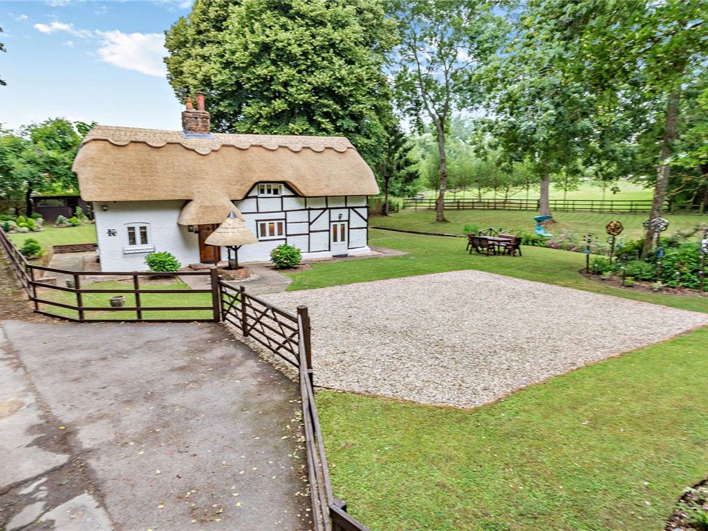 2 bed cottage for sale in Kisbys Lane, Ecchinswell, Newbury, Hampshire RG20, £725,000
