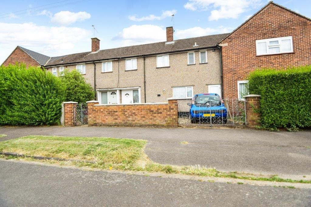 3 bed terraced house for sale in Berryfield, Slough, Berkshire SL2, £430,000