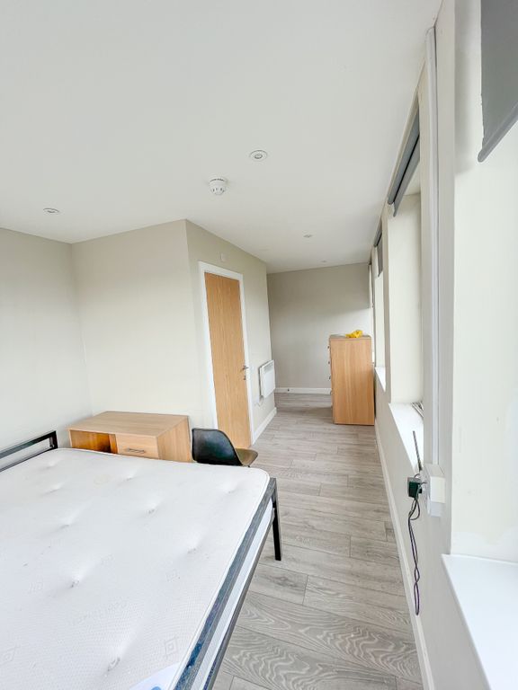 Studio to rent in Colonnade House, 201 Sunbridge Road, Bradford, West Yorkshire BD1, £495 pcm