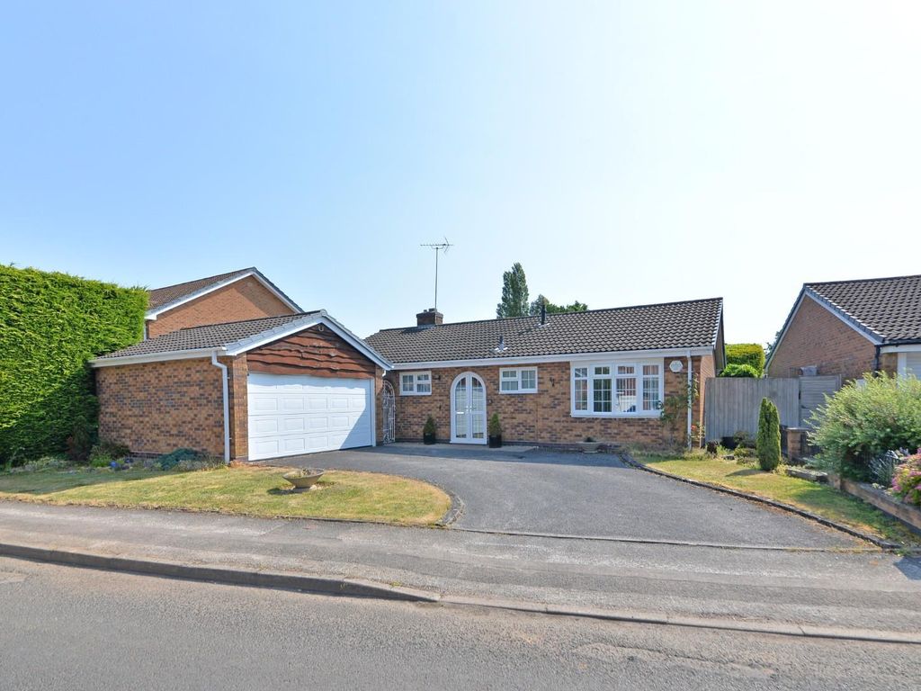 2 bed detached bungalow for sale in Bridge Meadow Drive, Knowle, Solihull B93, £625,000