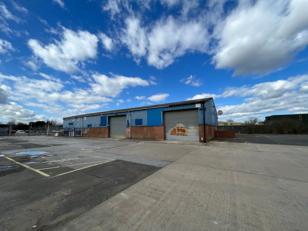 Industrial to let in East Road, Sleaford NG34, £36,400 pa